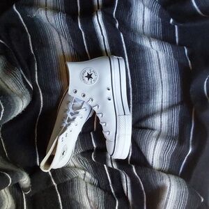 NWOT Women's white platform hightop Converse